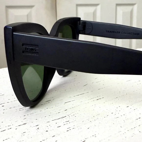 TOMS Sydney Traveler Black/Olive Sunglasses - Picture 8 of 12
